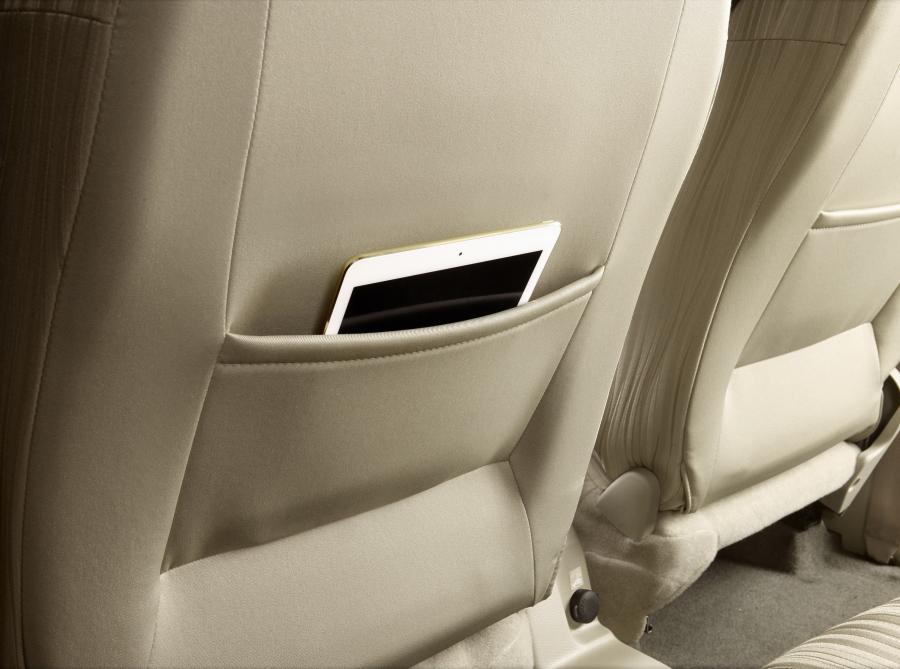 Детали интерьера Proton Ertiga 2016 года  (фото 14 из 38)